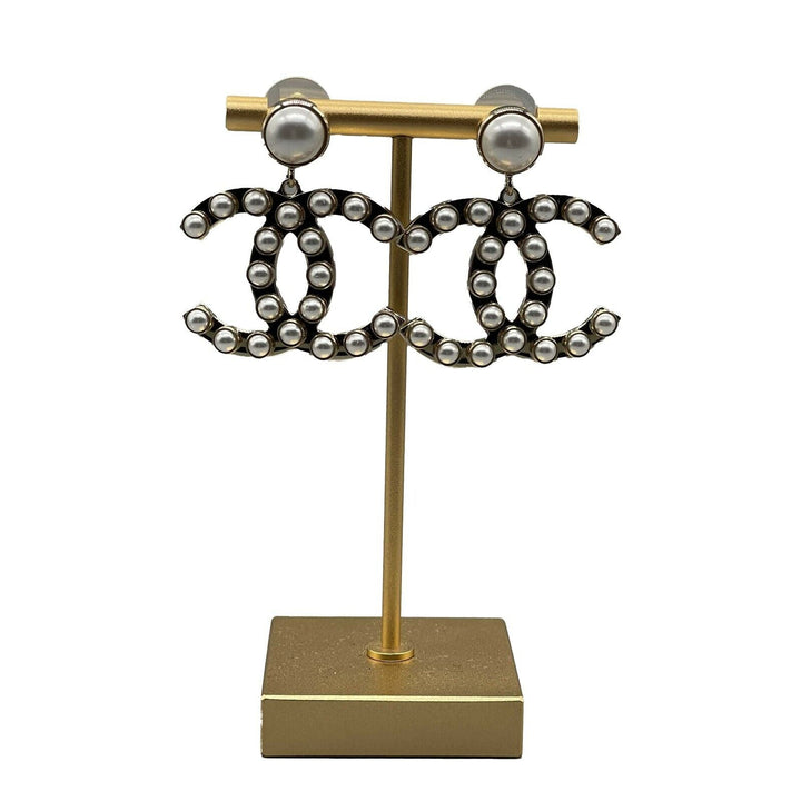 Chanel - A21 S Dangle Drop Pearl CC Logo - Gold Earrings
