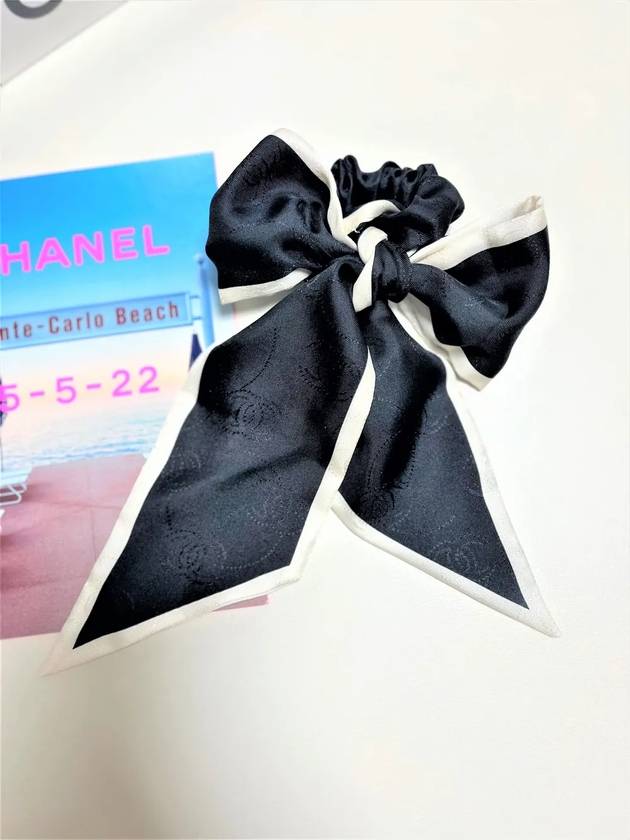 CC Logo Scrunchie White Black Chanel