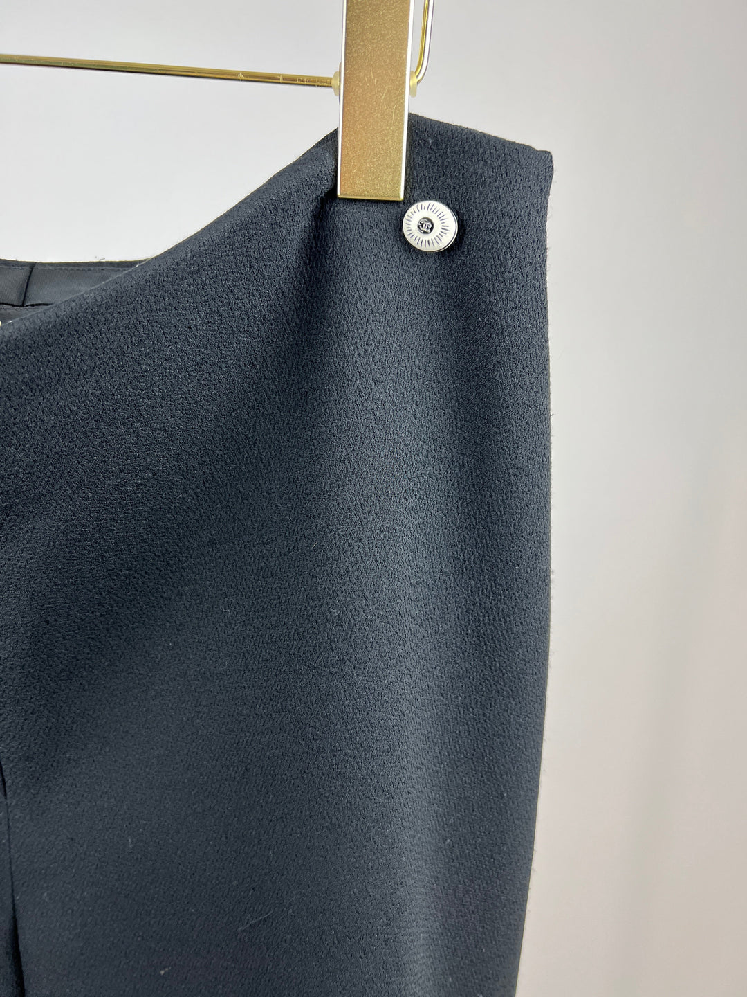*SUPER HOT* Top Quality Chanel 22C Black, White Metallic Tweed Trim Silk Jacket and Wide-Leg Trouser Set with Crystal CC Logo Detail Size FR 42-44 (UK 14-16) Jacket RRP ¬£5,420