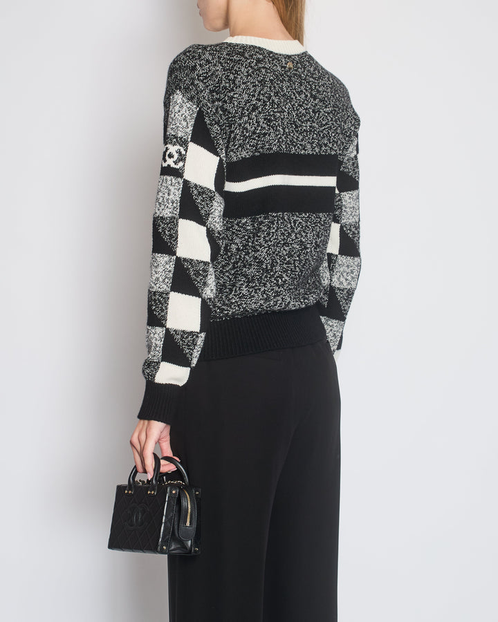 Top Quality Chanel Black No5 Round Neck Cashmere Jumper with CC Detail Size FR 38 (UK 10)