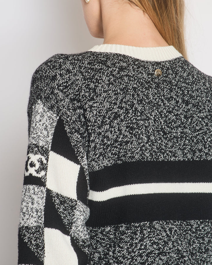 Top Quality Chanel Black No5 Round Neck Cashmere Jumper with CC Detail Size FR 38 (UK 10)