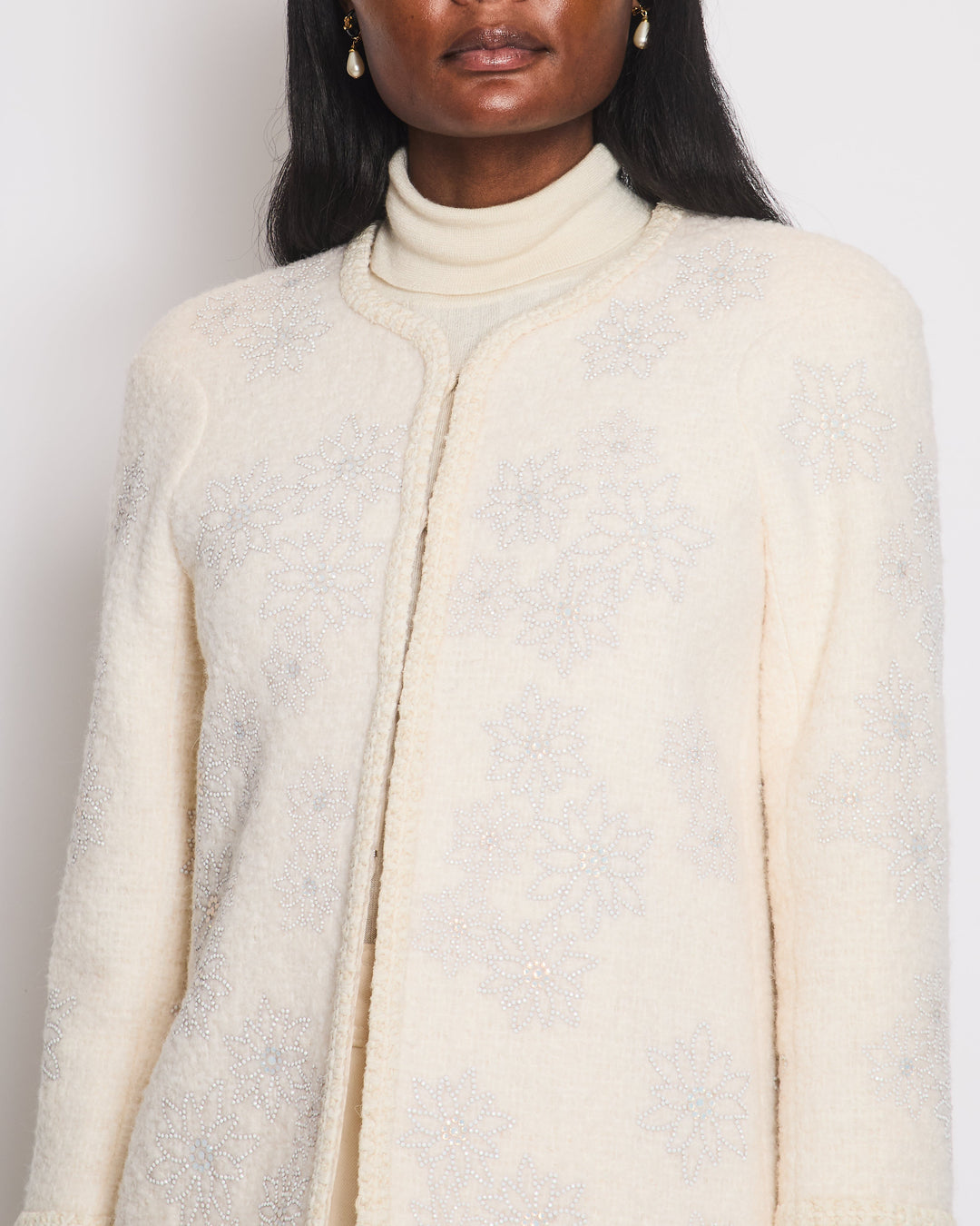 Top Quality Chanel 15A Paris-Salzburg Cream Tweed Jacket with Sequin Embellished Edelweiss and Pearl Buttons Size FR 36 (UK 8)