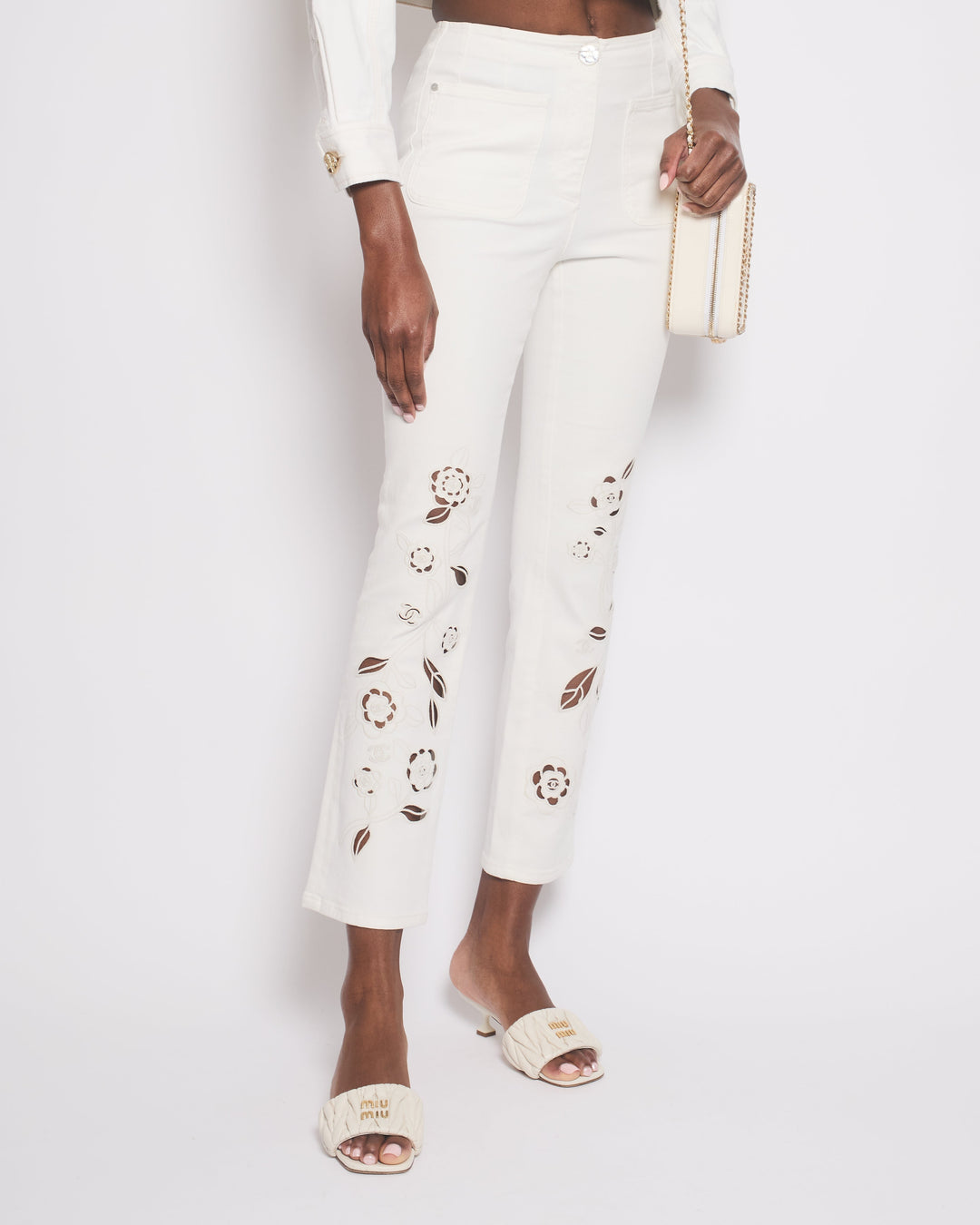 Top Quality Chanel 24P White Denim Straight Leg Jeans with Pockets and Cut Out Floral Embroidery Size FR 36 (UK 8) RRP ¬£2750