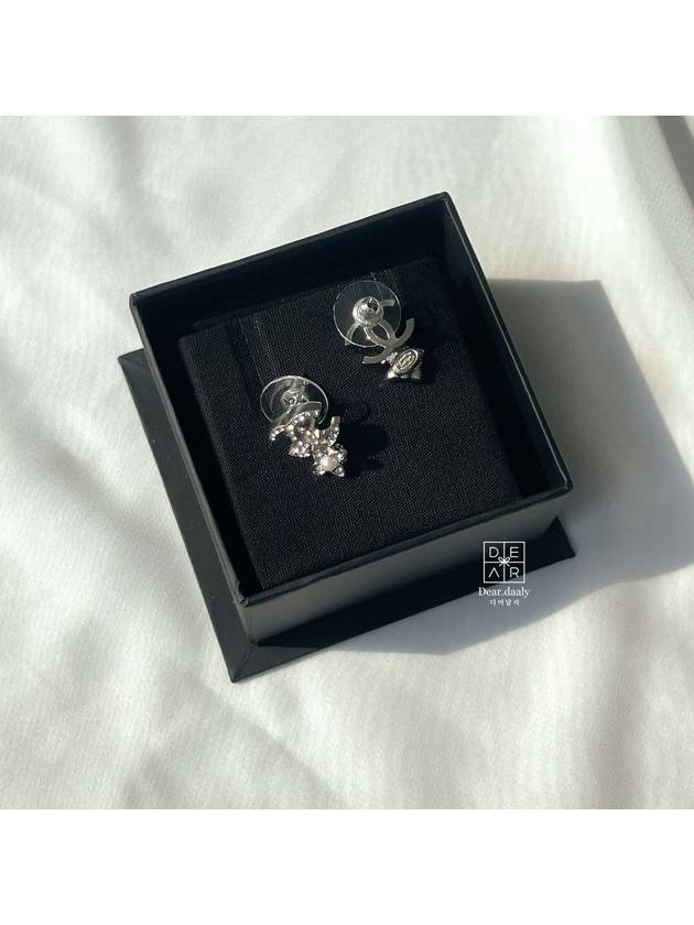 CC Logo Pearl Flower Earrings Silver Chanel