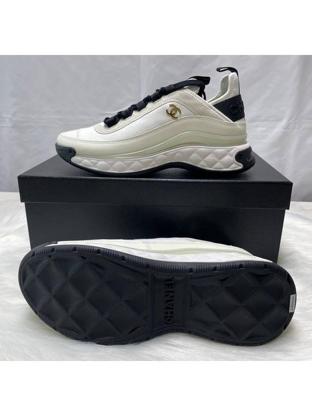 Mixed Fibers Velvet Calfskin Low Top Sneakers Ivory Chanel