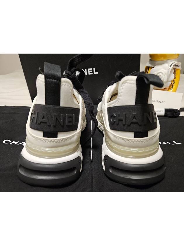 Mixed Fibers Velvet Calfskin Low Top Sneakers Ivory Chanel