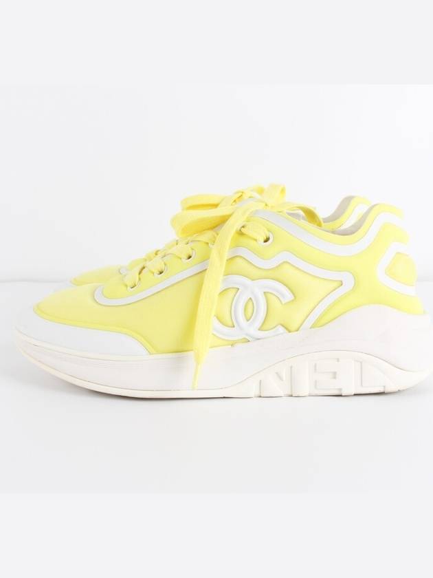 cc logo sneakers yellow 37 Chanel