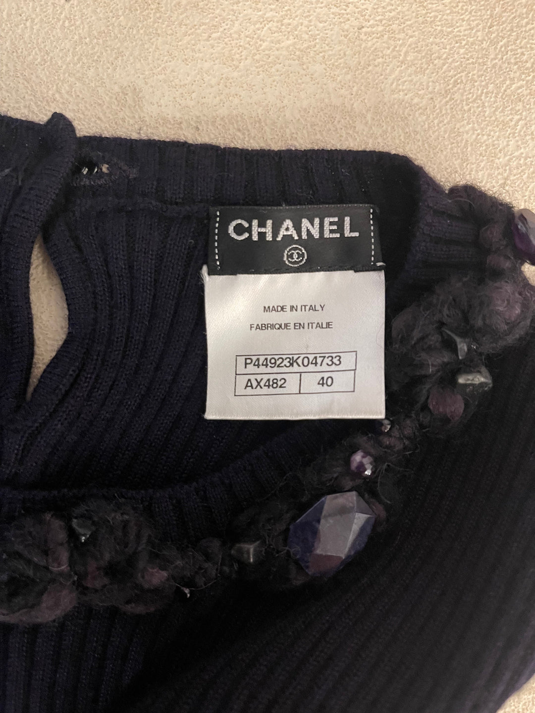 Top Quality Chanel Purple Cashmere Silk Blend Sleeveless Top with Stone-Embellished Collar Size FR 40 (UK 12)