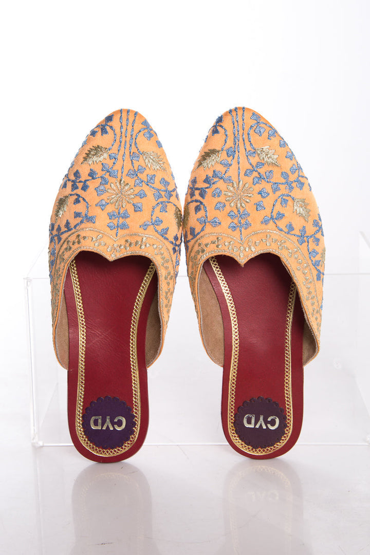 Cydney Mandel Peach Embroidered Loafers SZ 6