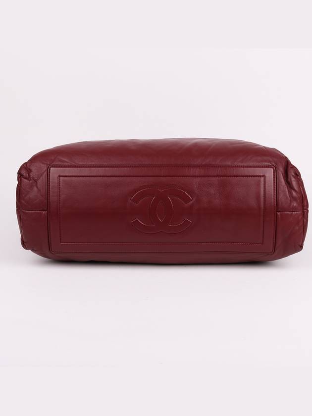 Burgundy leather cocoon large shoulder bag Chanel