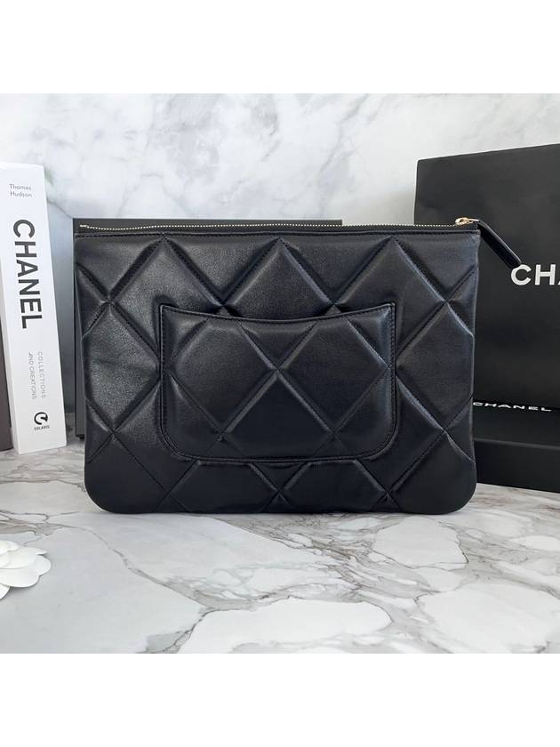 19 Medium Lambskin Clutch Bag White Chanel