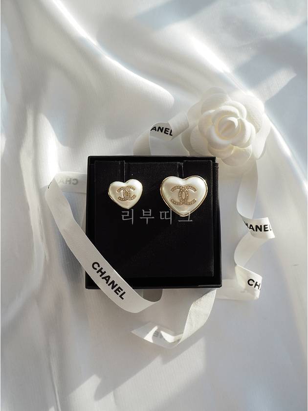 Double Heart Brooch Set White Chanel