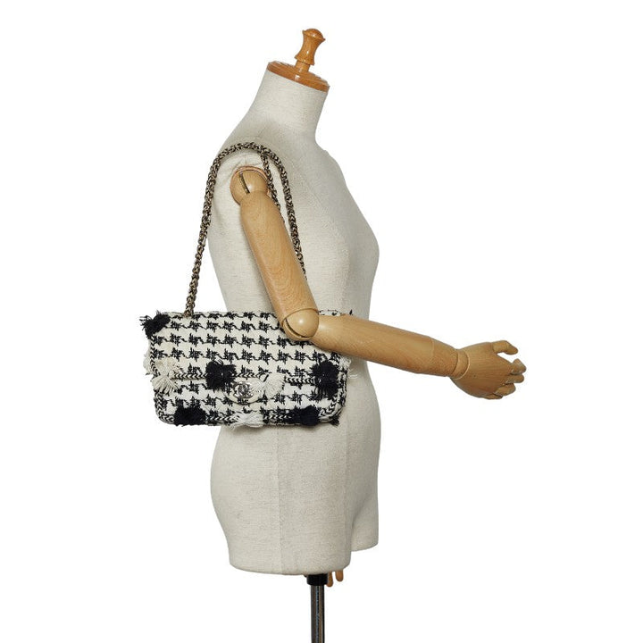 Top Quality Chanel Flap Chain Shoulder Bag Canvas White Black Ladies