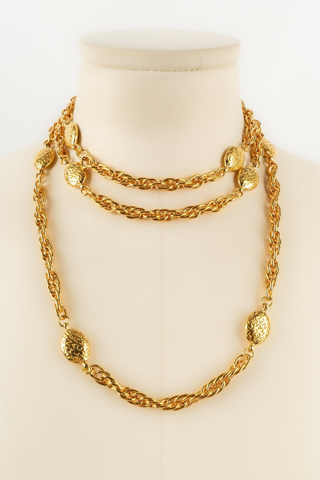 Collier / sautoir en m√©tal dor√© Chanel