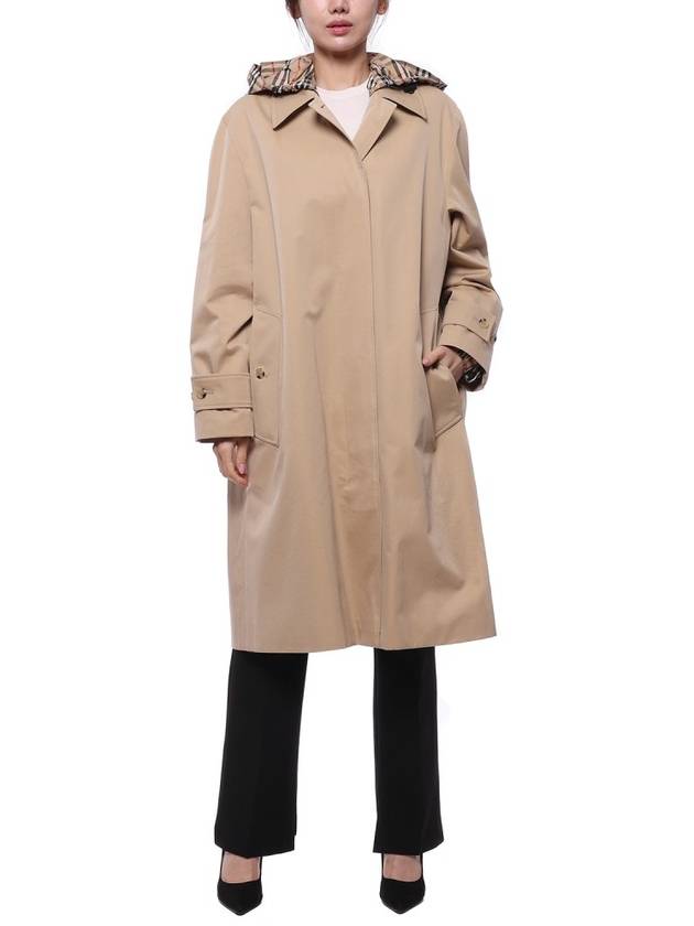Burberry Lynstone Raincoat Beige