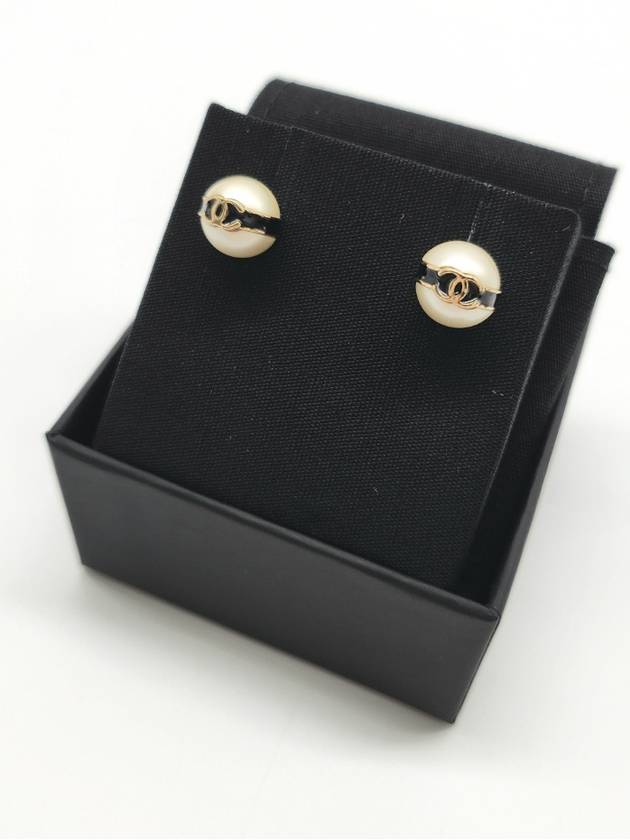 CC Logo Pearl Stud Earrings Black White Chanel