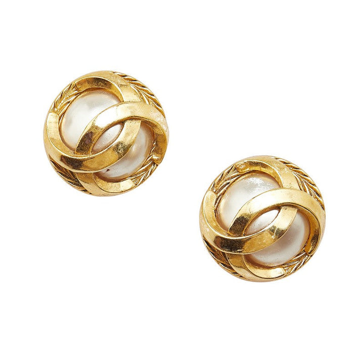 Top Quality Chanel Vintage Pearl Earrings Gold Plated