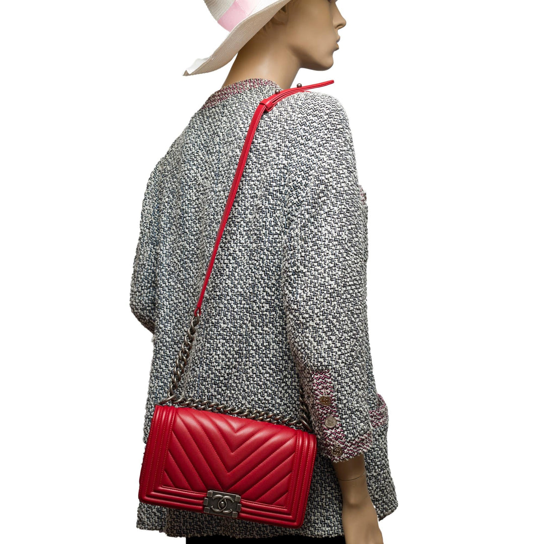 Chanel Boy Old Medium shoulder bag in red quilted herringbone leather, SHW