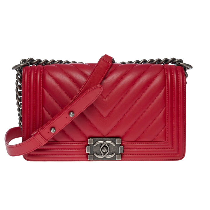 Chanel Boy Old Medium shoulder bag in red quilted herringbone leather, SHW