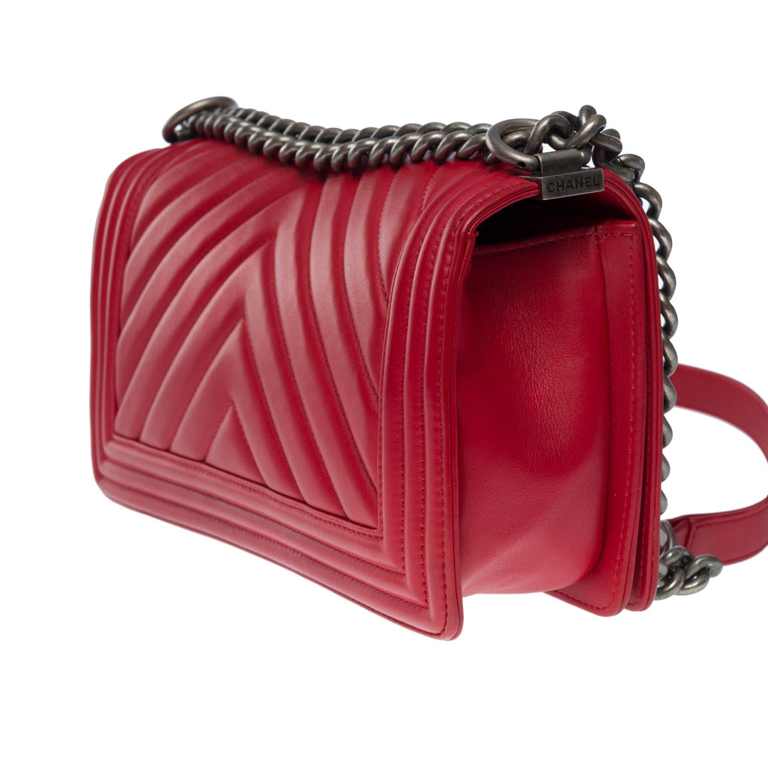 Chanel Boy Old Medium shoulder bag in red quilted herringbone leather, SHW