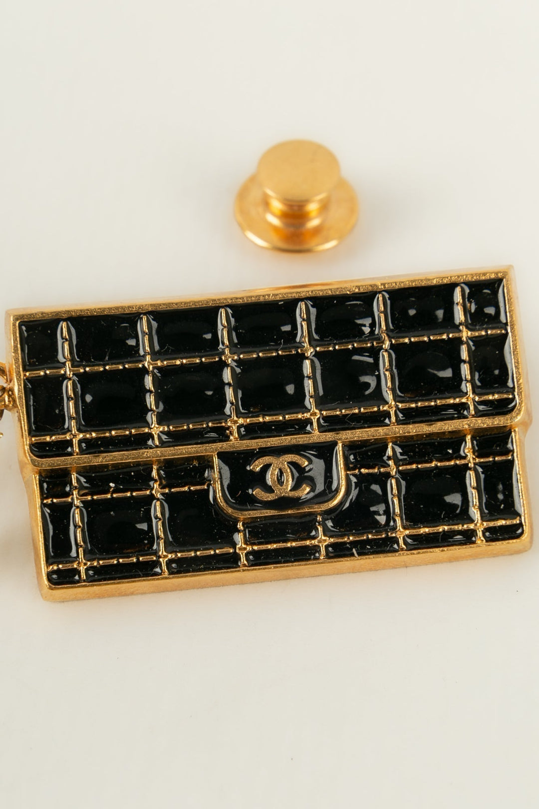 Broche / Pins "sac √† main" Top Quality Chanel 2002