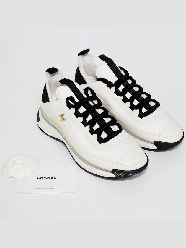 Mixed Fibers Velvet Calfskin Low Top Sneakers Ivory Chanel