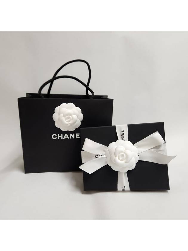 Small Classic Flap Wallet Grained Calfskin Silver Black Chanel