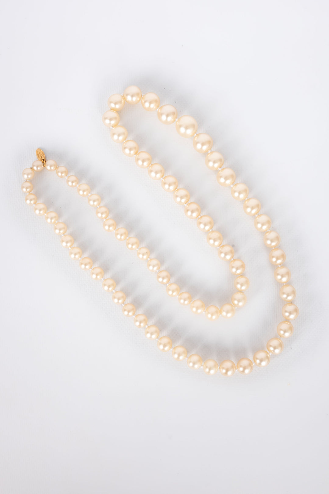 Collier de perles nacr√©es Chanel