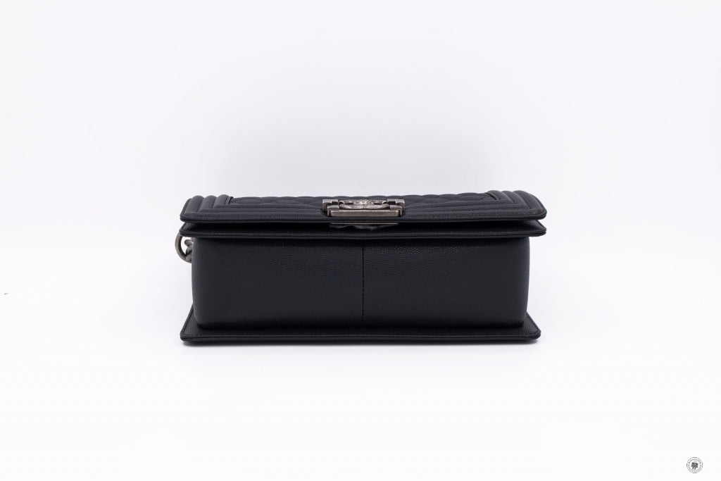 Top Quality Chanel A67086 Y83338 Boy Black / 94305 Caviar Medium Shoulder Bags Sbhw