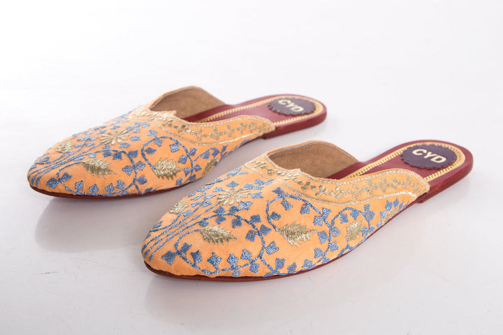 Cydney Mandel Peach Embroidered Loafers SZ 6