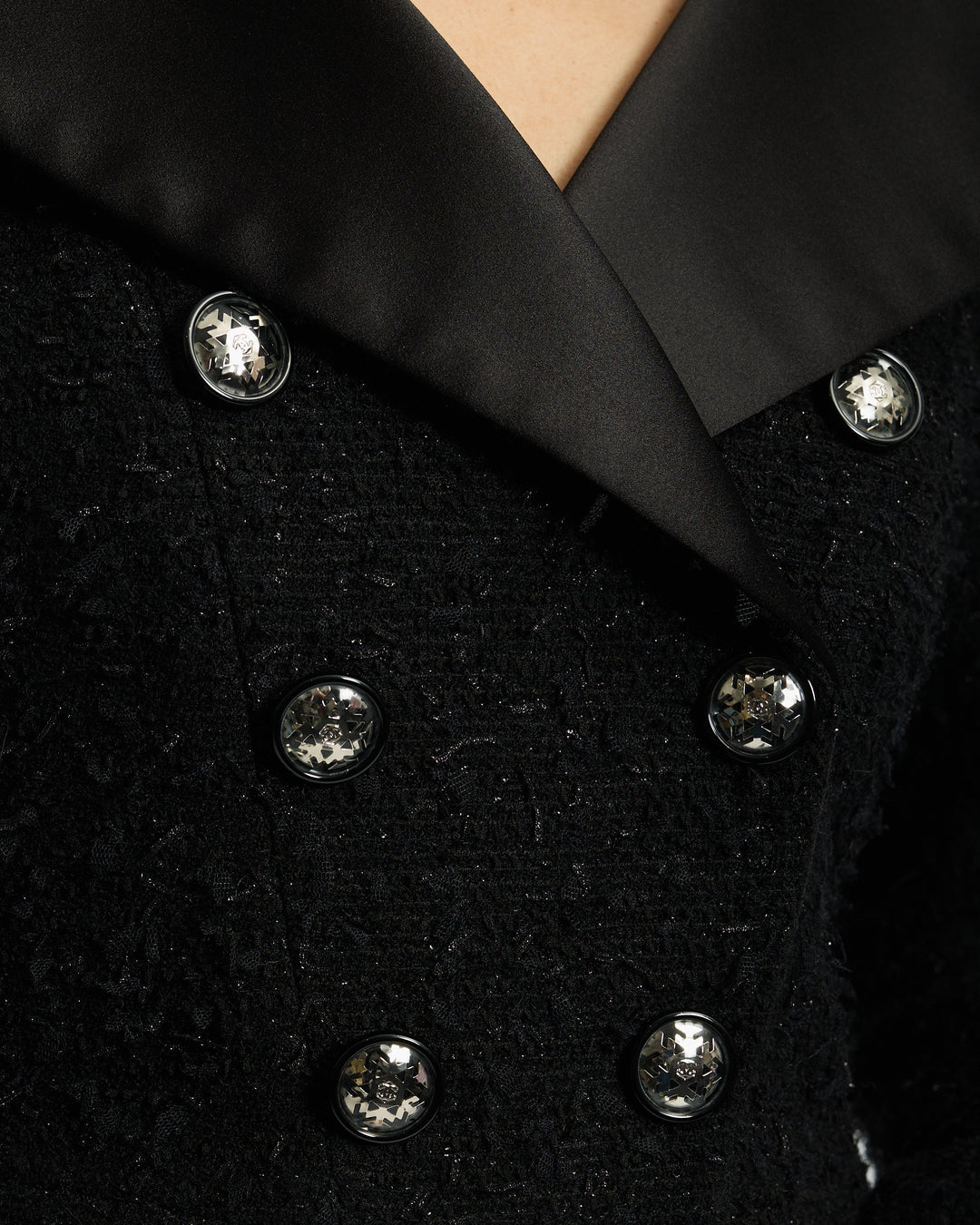 *HOT* Chanel 19K Black Metallic Tweed Cropped Blazer with Satin Collar and Snowflake Buttons Details&nbsp; Size FR 38 (UK 10) RRP ¬£5,800