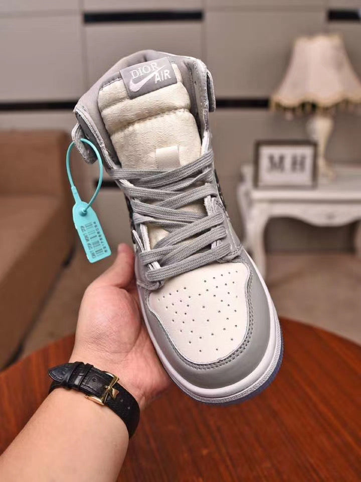 SE147  High Top Sneakers:   Women's Size 5-11 Men's Size 7-11