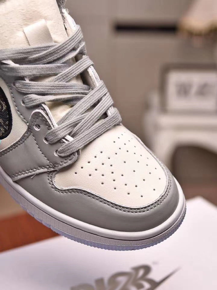 SE147  High Top Sneakers:   Women's Size 5-11 Men's Size 7-11