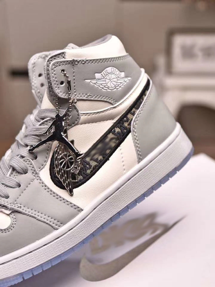 SE147  High Top Sneakers:   Women's Size 5-11 Men's Size 7-11
