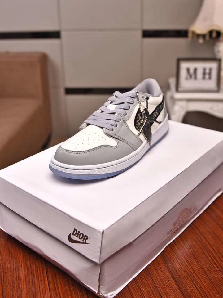 SE148 Sneakers:  Women's Size 5-11 Men's Size 7-11