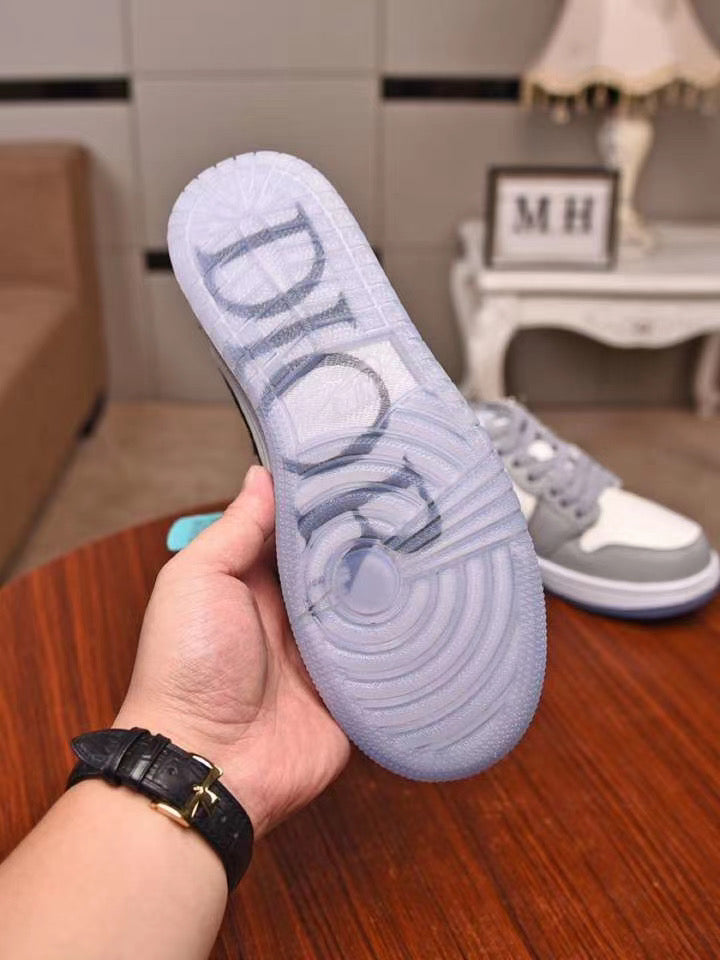 SE148 Sneakers:  Women's Size 5-11 Men's Size 7-11