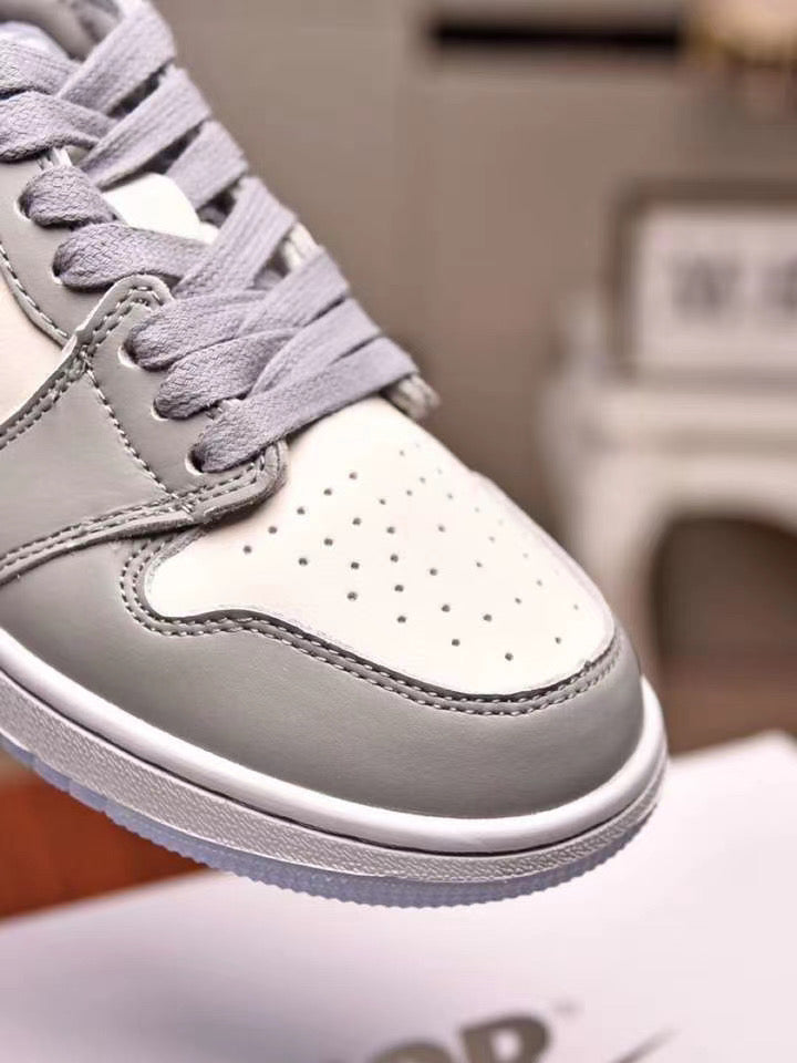 SE148 Sneakers:  Women's Size 5-11 Men's Size 7-11
