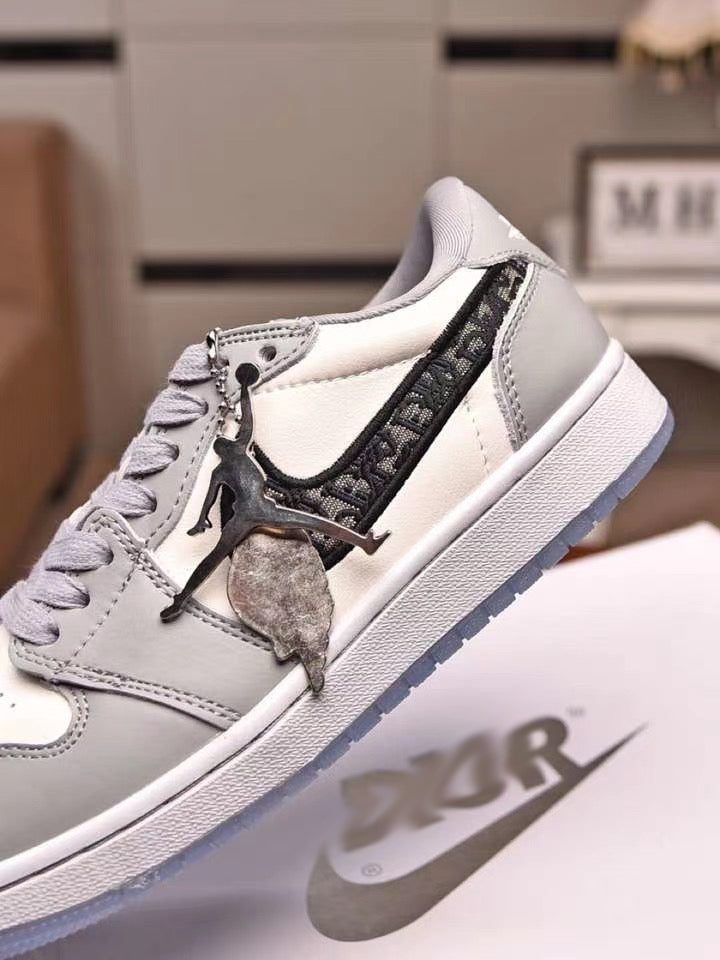 SE148 Sneakers:  Women's Size 5-11 Men's Size 7-11