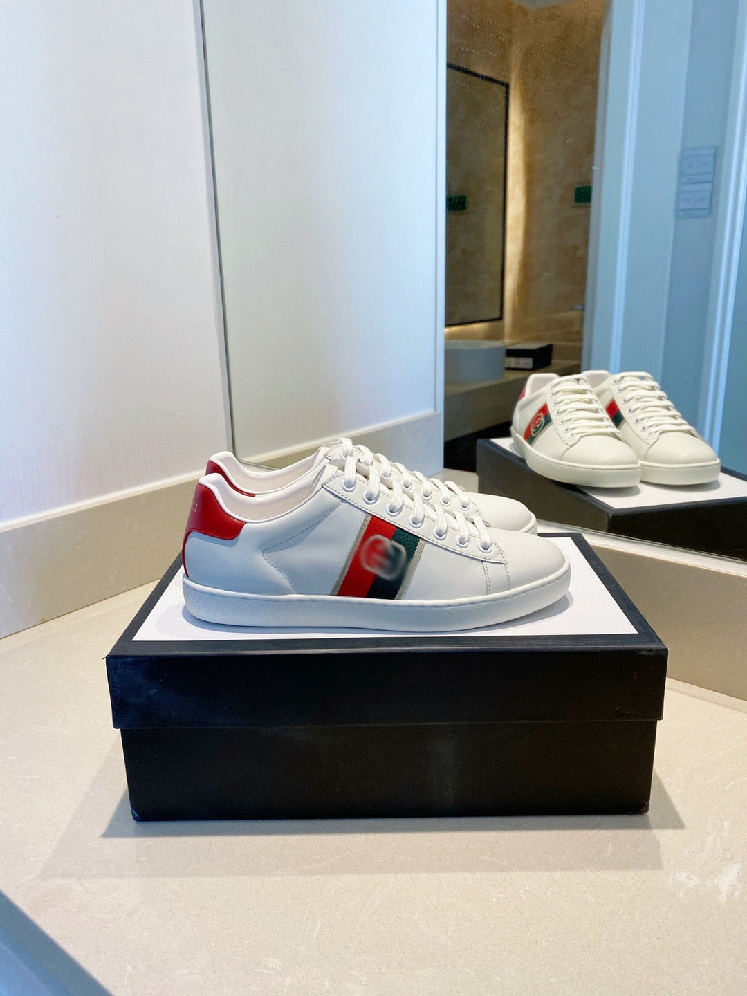 SE354 Men's Size 6-11  Women's Size 4-10
