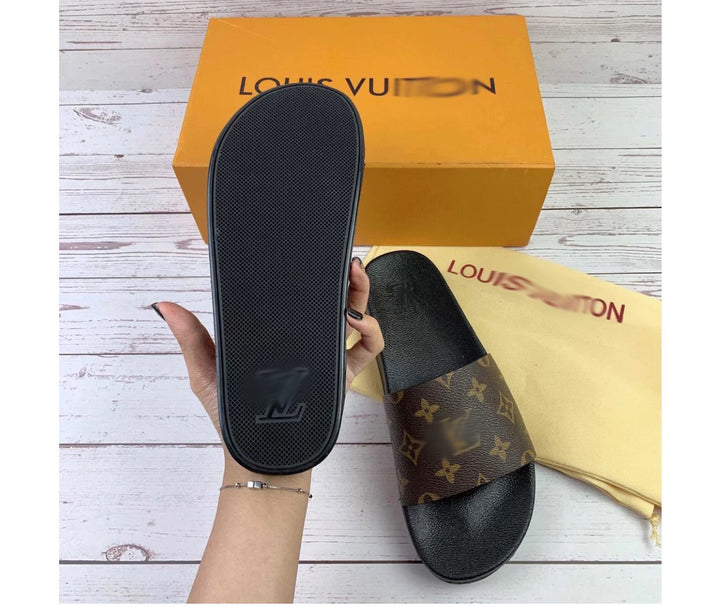 SE482  Men's Size 7-11  Women's Size 5-10