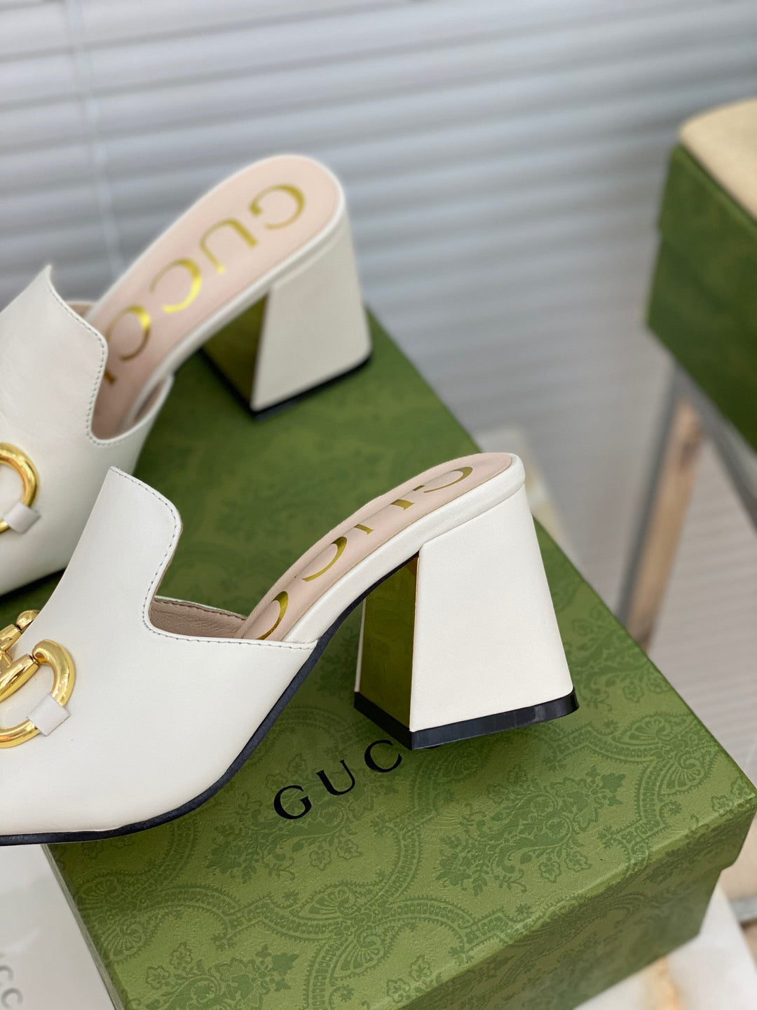 SE501 Size 5-10 Heels:7.5cm Material: Cowhide Lining: Sheep skin Sole: Italian leather