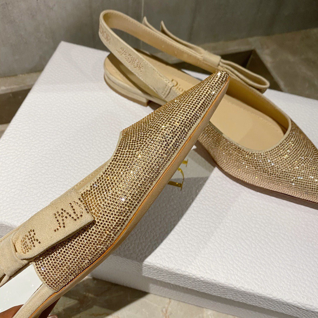 SE546 Size4-11   Material: High quality knitted fabric Lining: Sheep skin Sole: Italian leather
