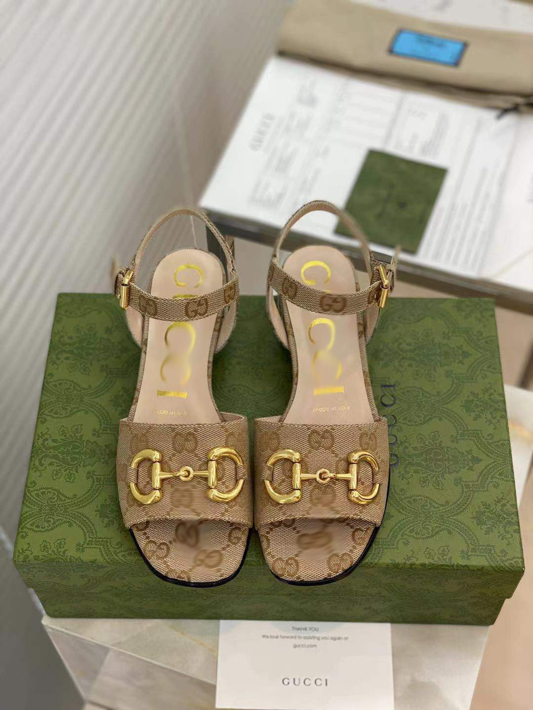 SE556  Size 4-10 Heels:2.5cm Lining: Sheep skin Sole: Italian leather