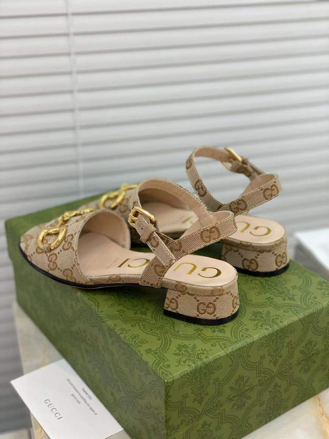 SE556  Size 4-10 Heels:2.5cm Lining: Sheep skin Sole: Italian leather