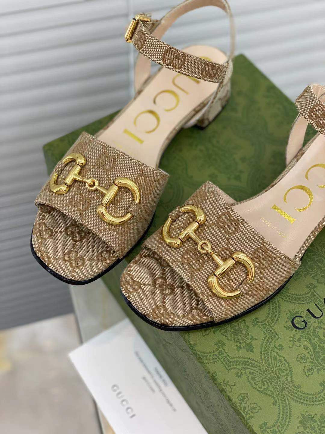 SE556  Size 4-10 Heels:2.5cm Lining: Sheep skin Sole: Italian leather