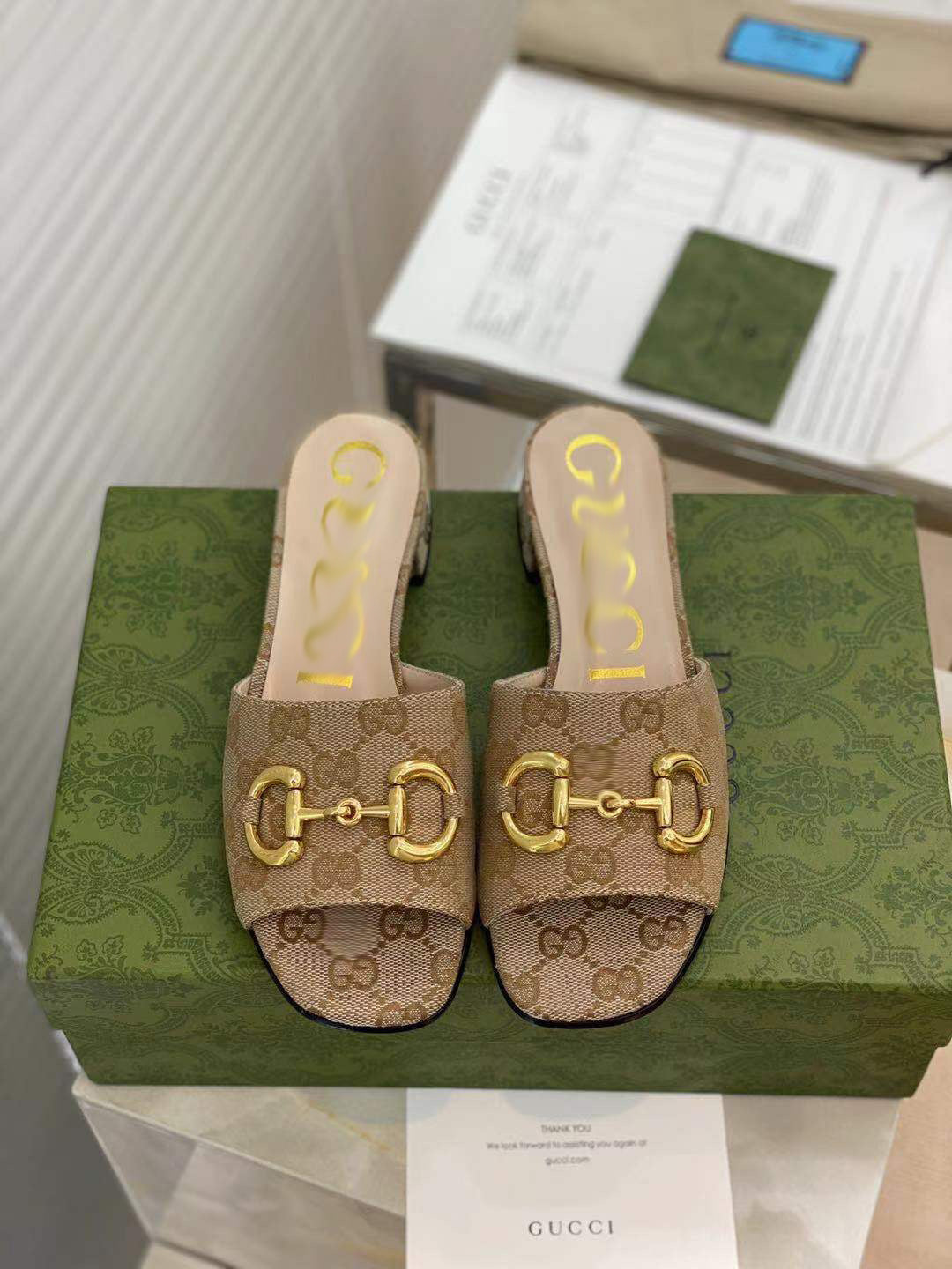 SE557 Size 4-10  Heels:2.5cm Lining: Sheep skin Sole: Italian leather