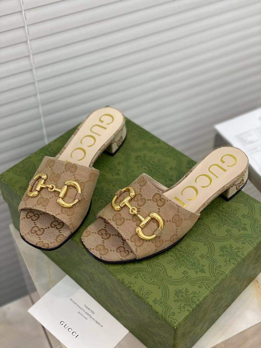 SE557 Size 4-10  Heels:2.5cm Lining: Sheep skin Sole: Italian leather