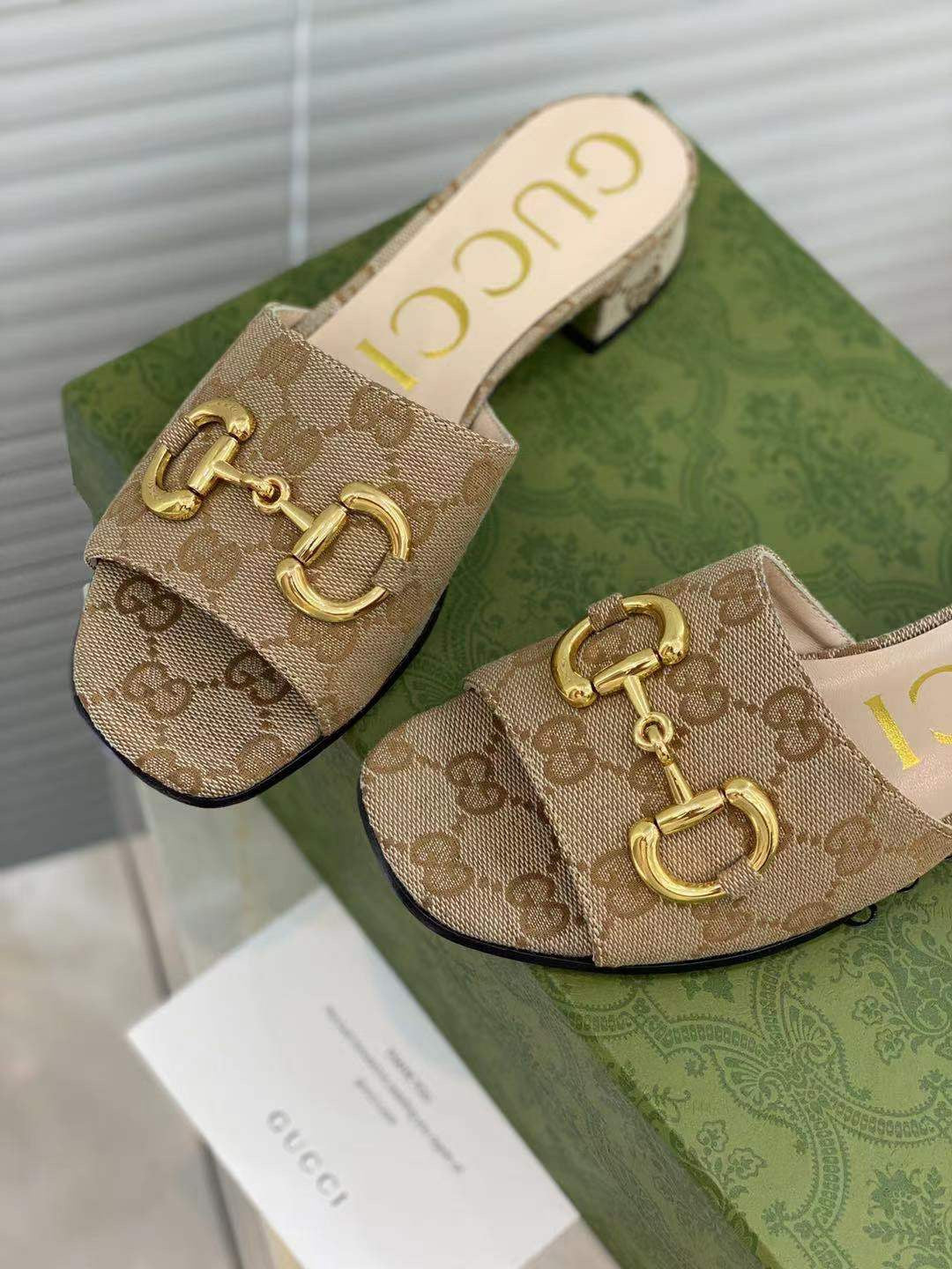 SE557 Size 4-10  Heels:2.5cm Lining: Sheep skin Sole: Italian leather