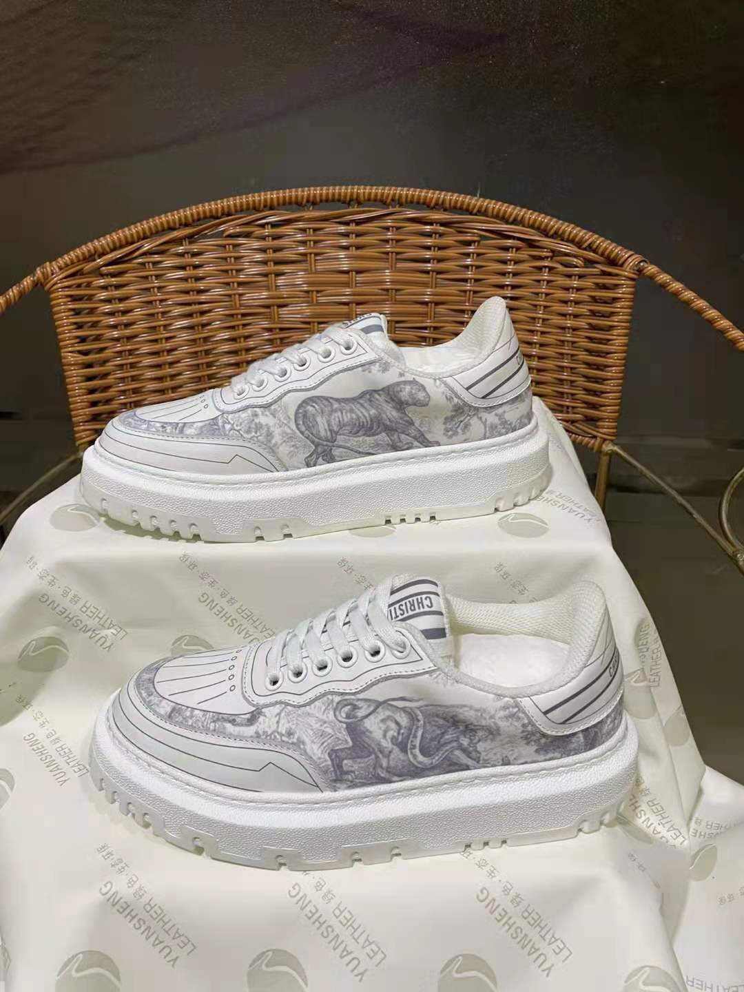 SE560  Size 4-10