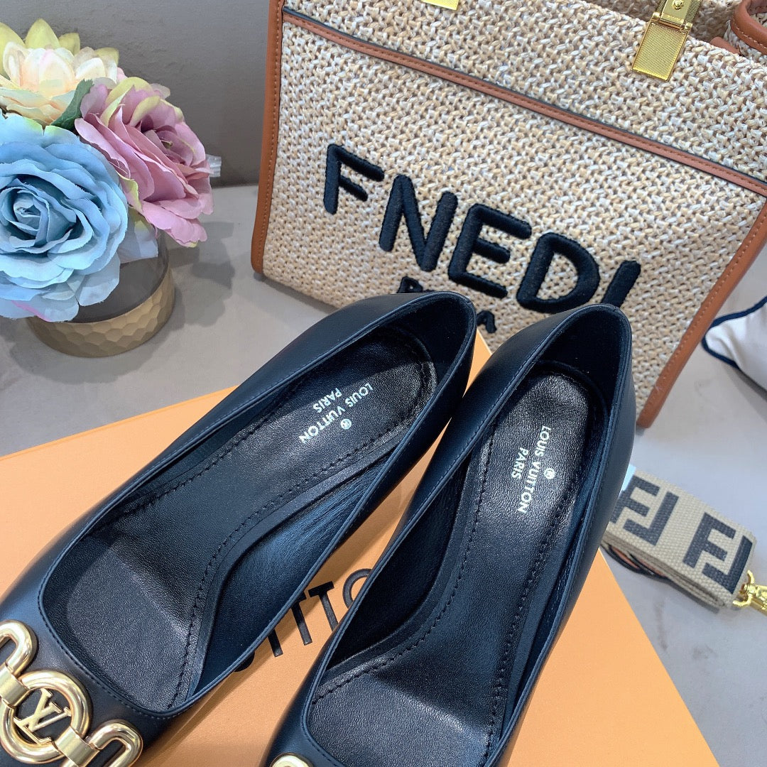 SE567  Size 4-9  Heels:7cm Material: Cowhide  Lining: Sheep skin Sole: Italian leather